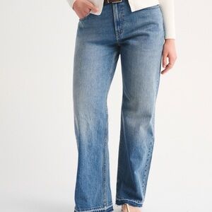 Abercrombie & Fitch 90’s Relaxed Jean-high rise